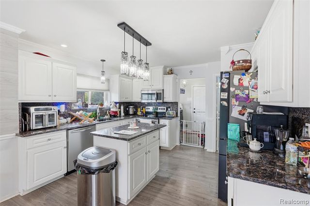 31197 Jaguar Drive, New Baltimore, MI 48047