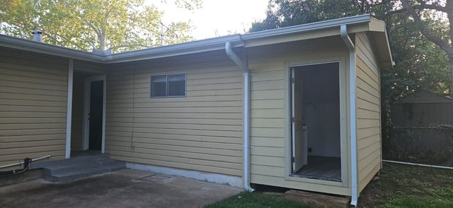 1214 Burleson Street, Grand Prairie, TX 75050