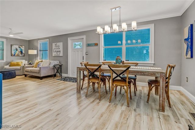 1081 Hollygate LN, Naples, FL 34103