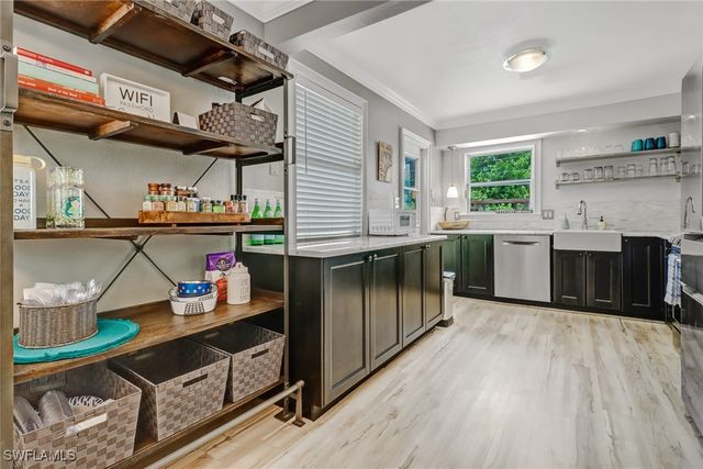 1081 Hollygate LN, Naples, FL 34103