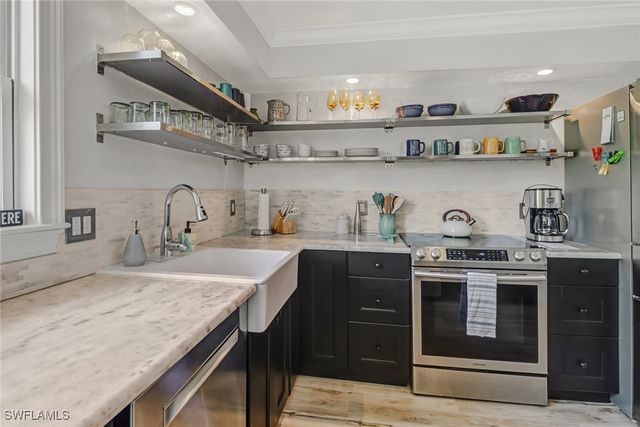 1081 Hollygate LN, Naples, FL 34103