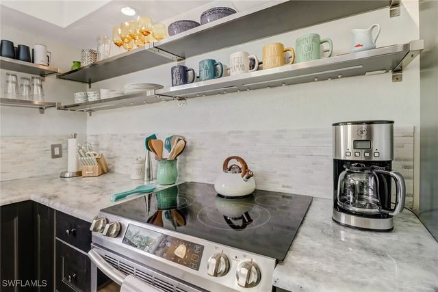 1081 Hollygate LN, Naples, FL 34103