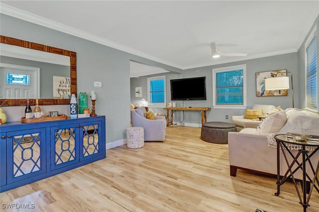 1081 Hollygate LN, Naples, FL 34103