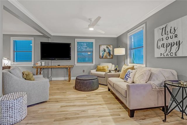 1081 Hollygate LN, Naples, FL 34103