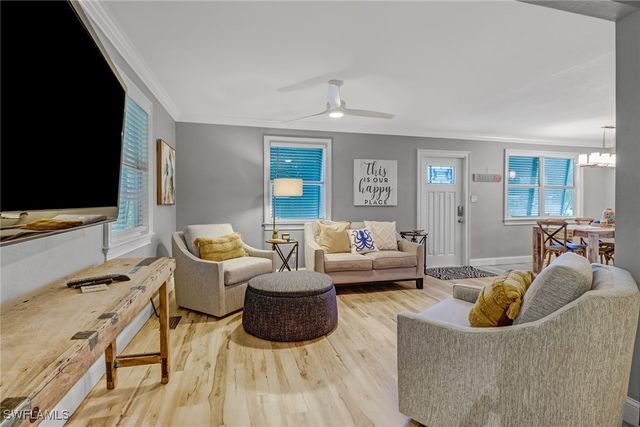 1081 Hollygate LN, Naples, FL 34103