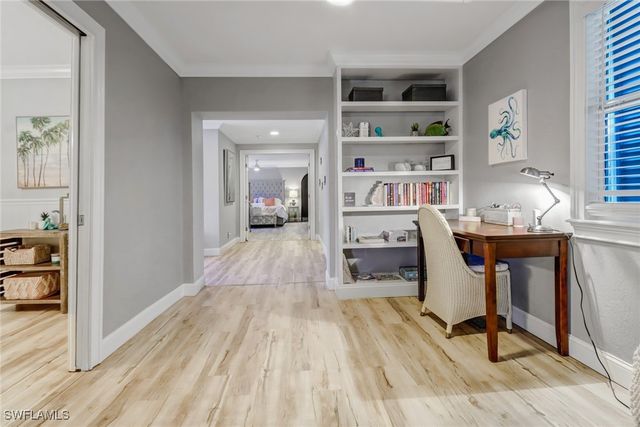 1081 Hollygate LN, Naples, FL 34103