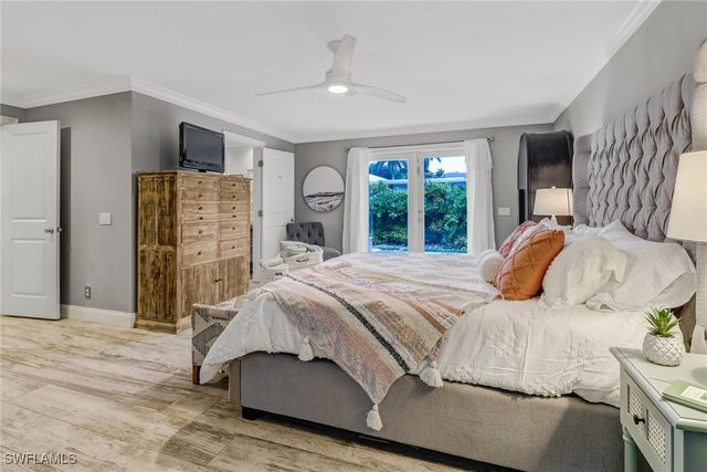 1081 Hollygate LN, Naples, FL 34103