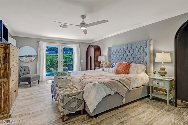 1081 Hollygate LN, Naples, FL 34103