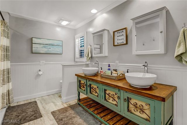 1081 Hollygate LN, Naples, FL 34103