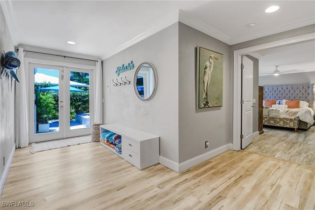 1081 Hollygate LN, Naples, FL 34103