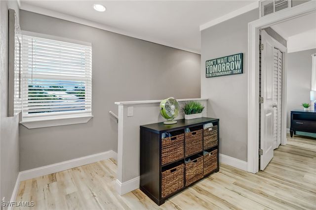 1081 Hollygate LN, Naples, FL 34103