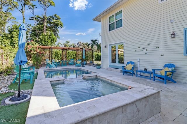 1081 Hollygate LN, Naples, FL 34103
