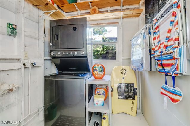 1081 Hollygate LN, Naples, FL 34103