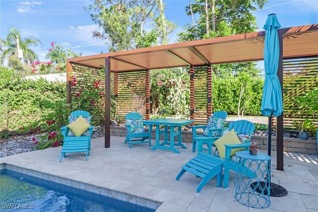 1081 Hollygate LN, Naples, FL 34103