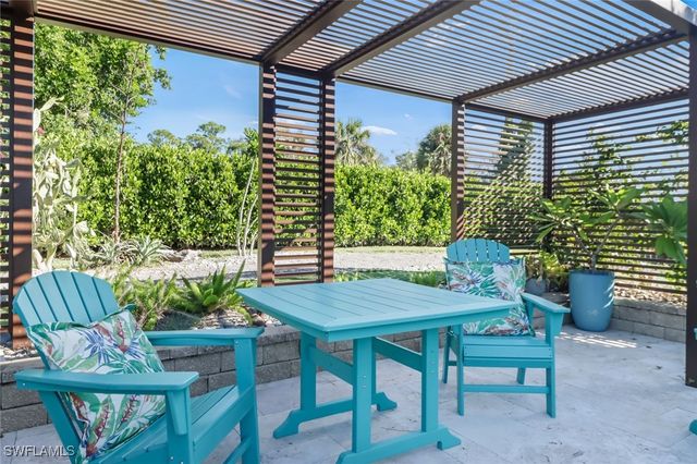 1081 Hollygate LN, Naples, FL 34103