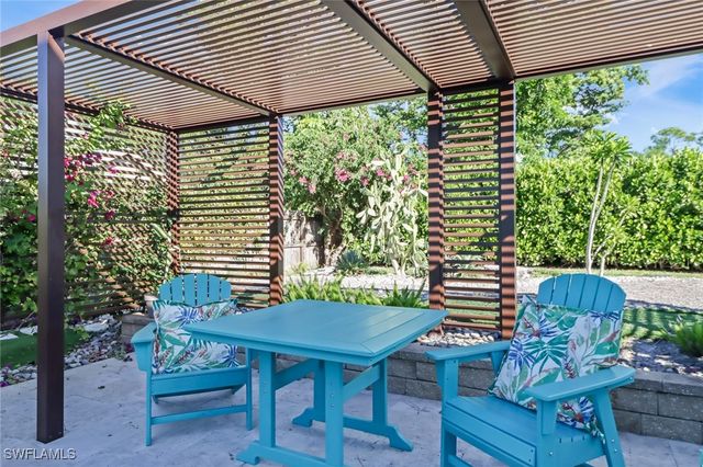 1081 Hollygate LN, Naples, FL 34103