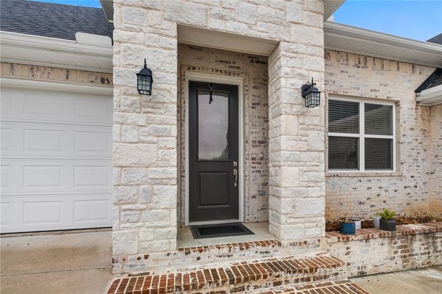 602 Ashley Circle, Cave Springs, AR 72718