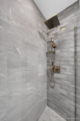 4711 N Malden Street 2S, Chicago, IL 60640