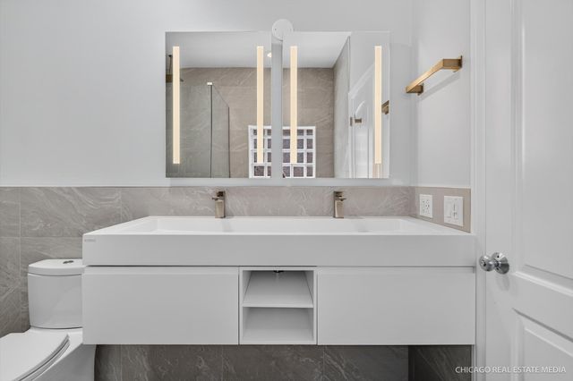 4711 N Malden Street 2S, Chicago, IL 60640