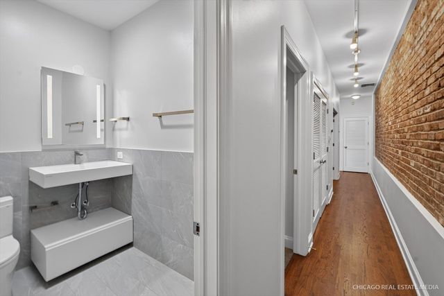 4711 N Malden Street 2S, Chicago, IL 60640