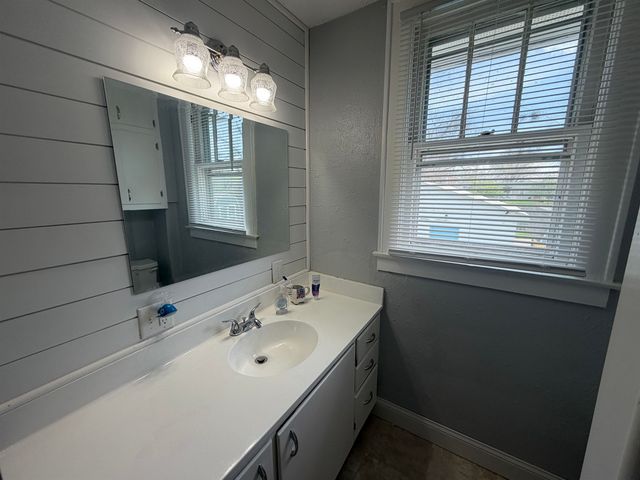 272 S Walnut Street, Huntington, WV 25705