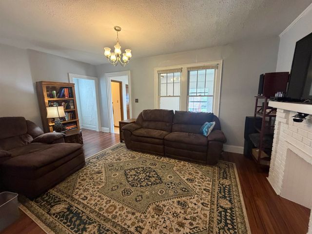 272 S Walnut Street, Huntington, WV 25705
