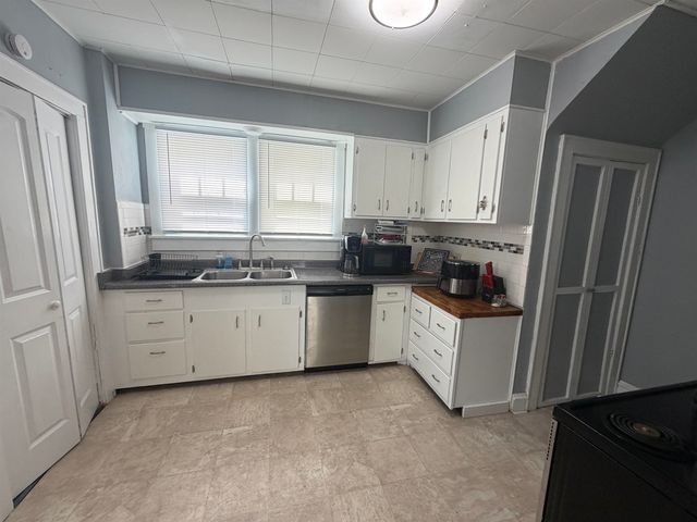 272 S Walnut Street, Huntington, WV 25705