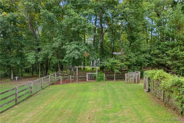8253 Bell Creek Rd, Mechanicsville, VA 23111