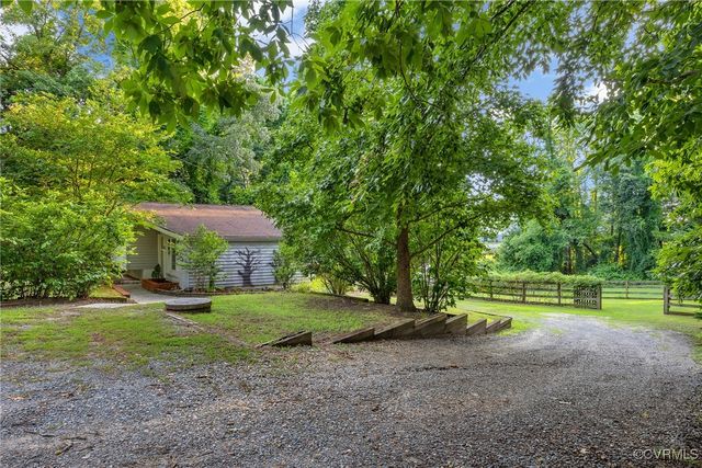8253 Bell Creek Rd, Mechanicsville, VA 23111