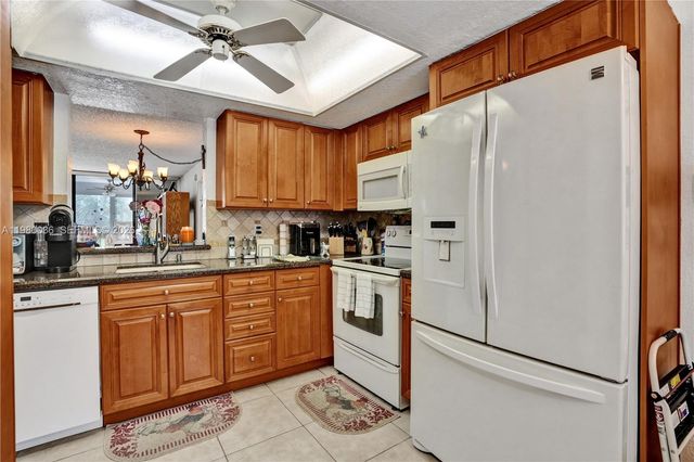 7400 NW 18th Street 204, Margate, FL 33063
