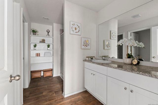 4218 Busbee Flds, St Hedwig, TX 78152