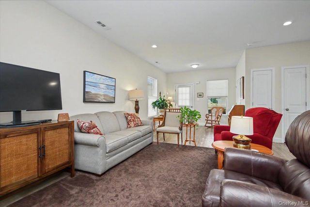 4 Alex Court, Highland, NY 12528