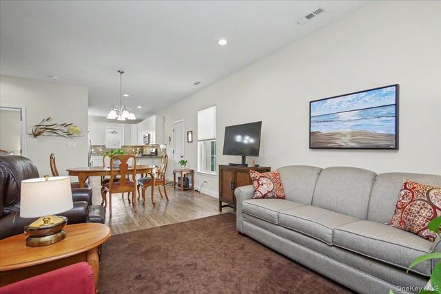 4 Alex Court, Highland, NY 12528