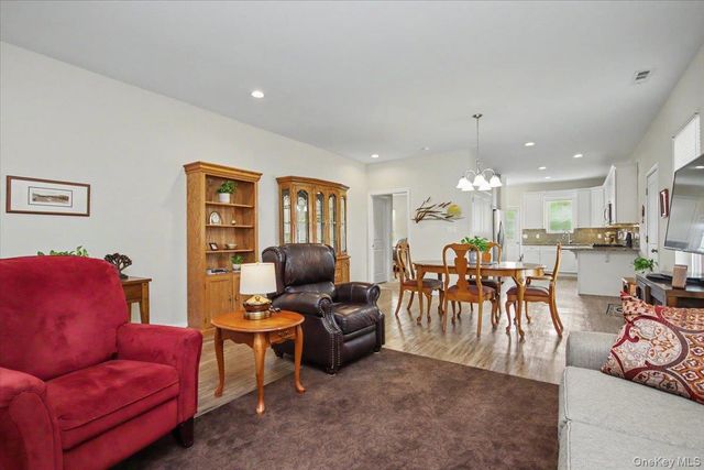 4 Alex Court, Highland, NY 12528