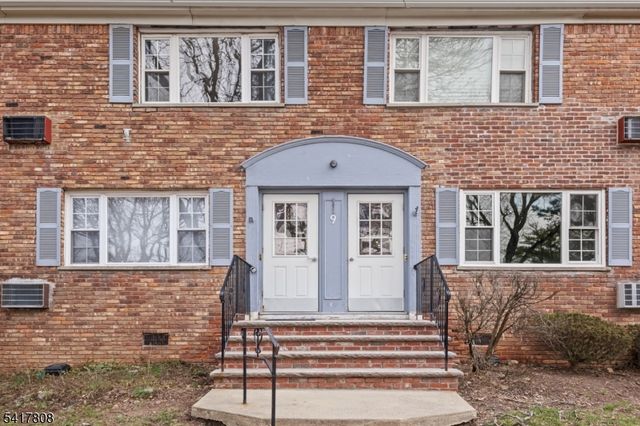 9 Wedgewood Drive, Unit 93 93, Verona Twp., NJ 07044