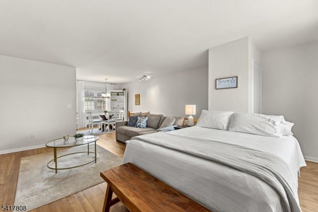 9 Wedgewood Drive, Unit 93 93, Verona Twp., NJ 07044