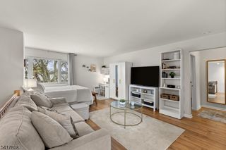 9 Wedgewood Drive, Unit 93 93, Verona Twp., NJ 07044