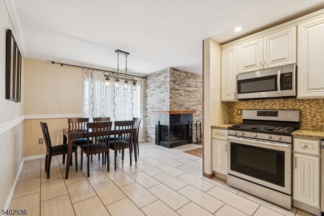 36 Farnham Sq, Sayreville Boro, NJ 08859