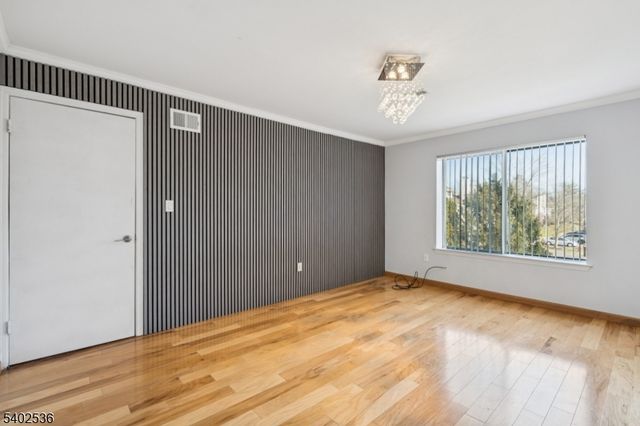 36 Farnham Sq, Sayreville Boro, NJ 08859