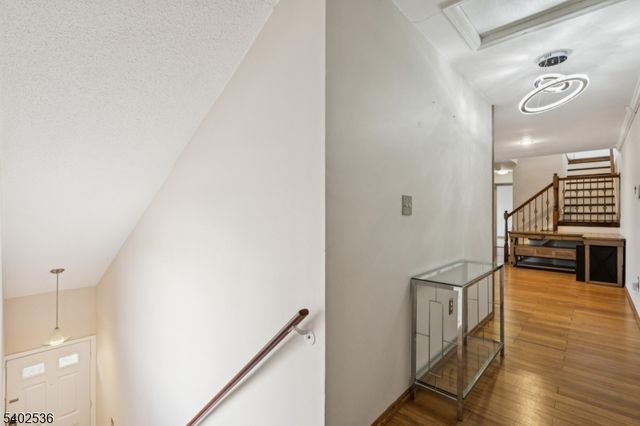 36 Farnham Sq, Sayreville Boro, NJ 08859