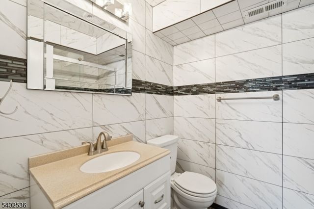 36 Farnham Sq, Sayreville Boro, NJ 08859