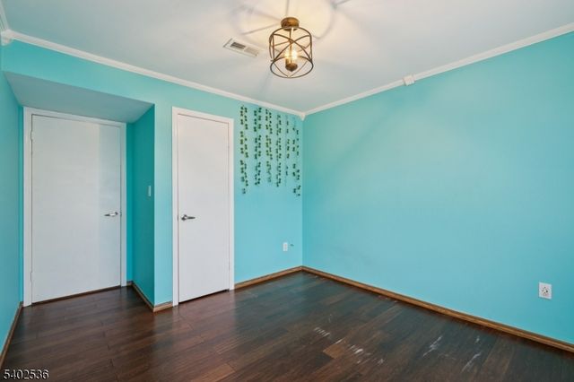 36 Farnham Sq, Sayreville Boro, NJ 08859