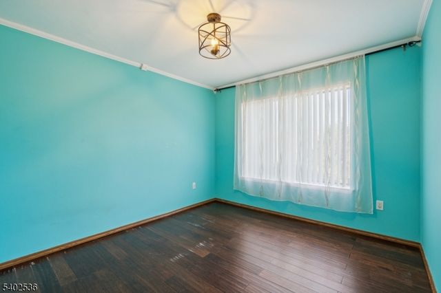 36 Farnham Sq, Sayreville Boro, NJ 08859