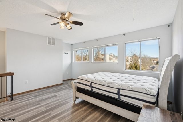 36 Farnham Sq, Sayreville Boro, NJ 08859