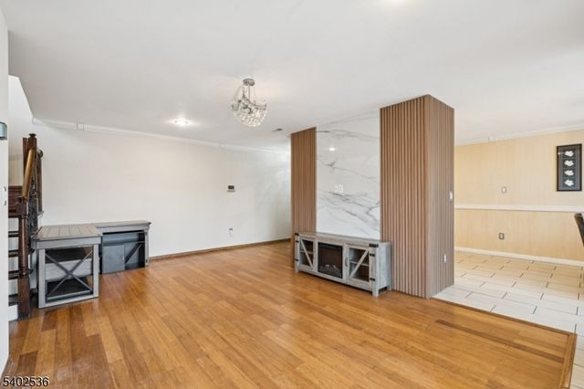 36 Farnham Sq, Sayreville Boro, NJ 08859