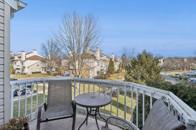 36 Farnham Sq, Sayreville Boro, NJ 08859