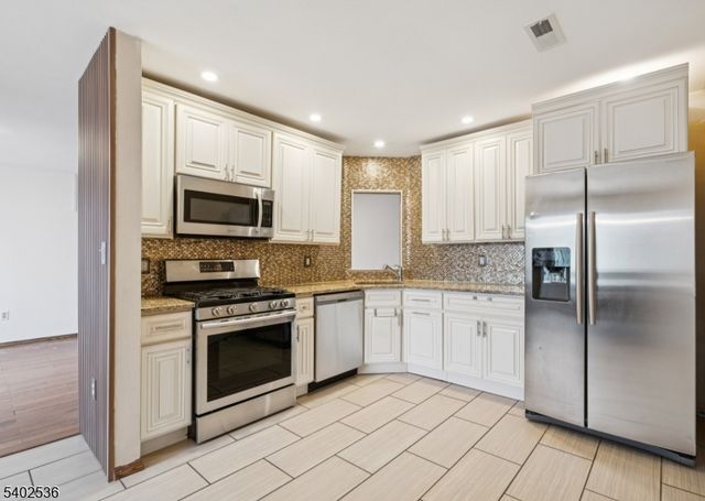 36 Farnham Sq, Sayreville Boro, NJ 08859