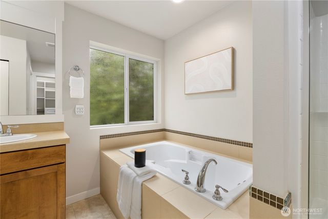 1316 216th Street SW, Lynnwood, WA 98036
