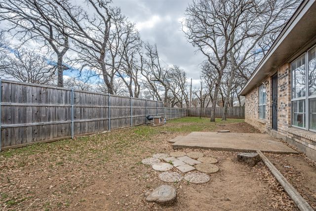 2116 Holt Road, Arlington, TX 76006