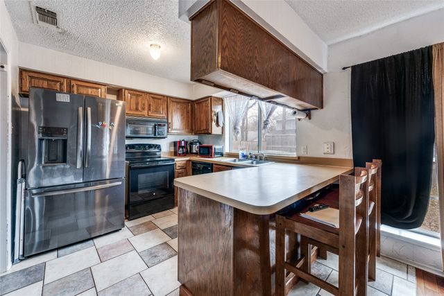 2116 Holt Road, Arlington, TX 76006